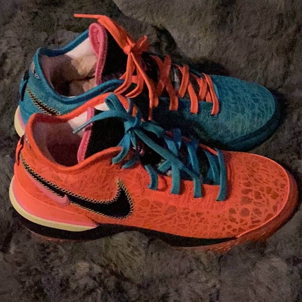 Nike Zoom Lebrun Nxxt Generation. Vibrant Blue and Orange Sneakers